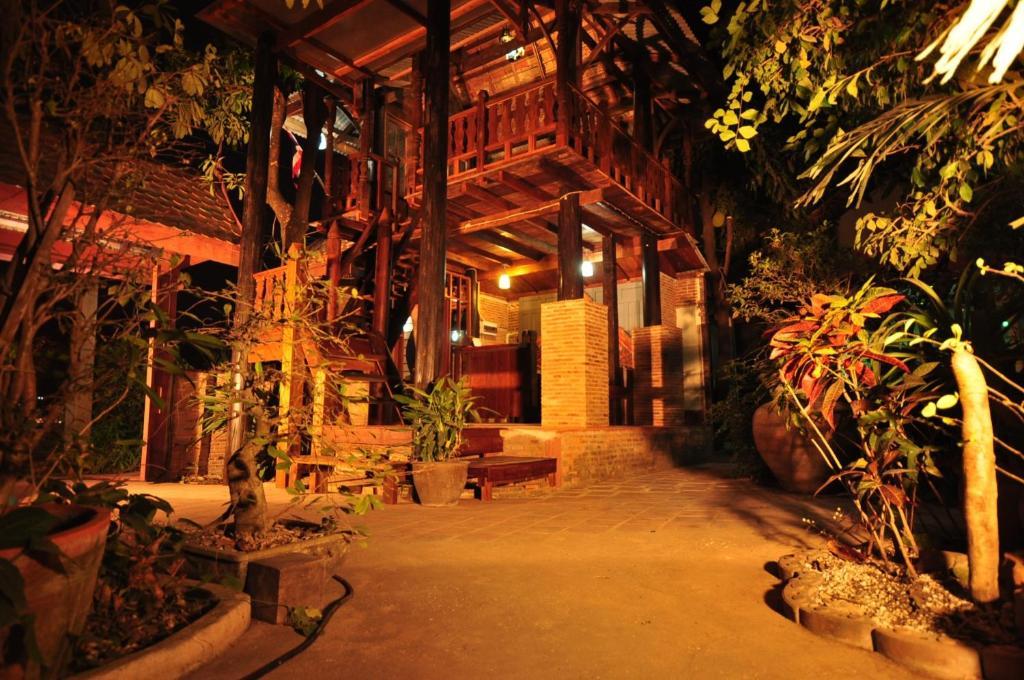 Ayutthaya Bouchic Hostel Exteriér fotografie