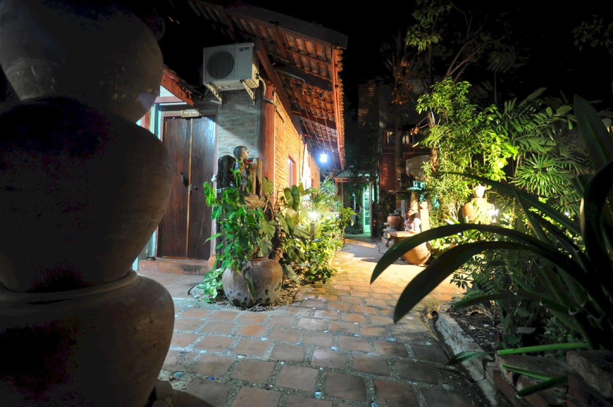 Ayutthaya Bouchic Hostel Exteriér fotografie