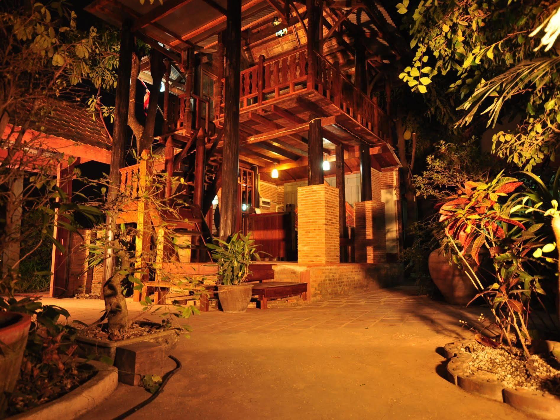 Ayutthaya Bouchic Hostel Exteriér fotografie